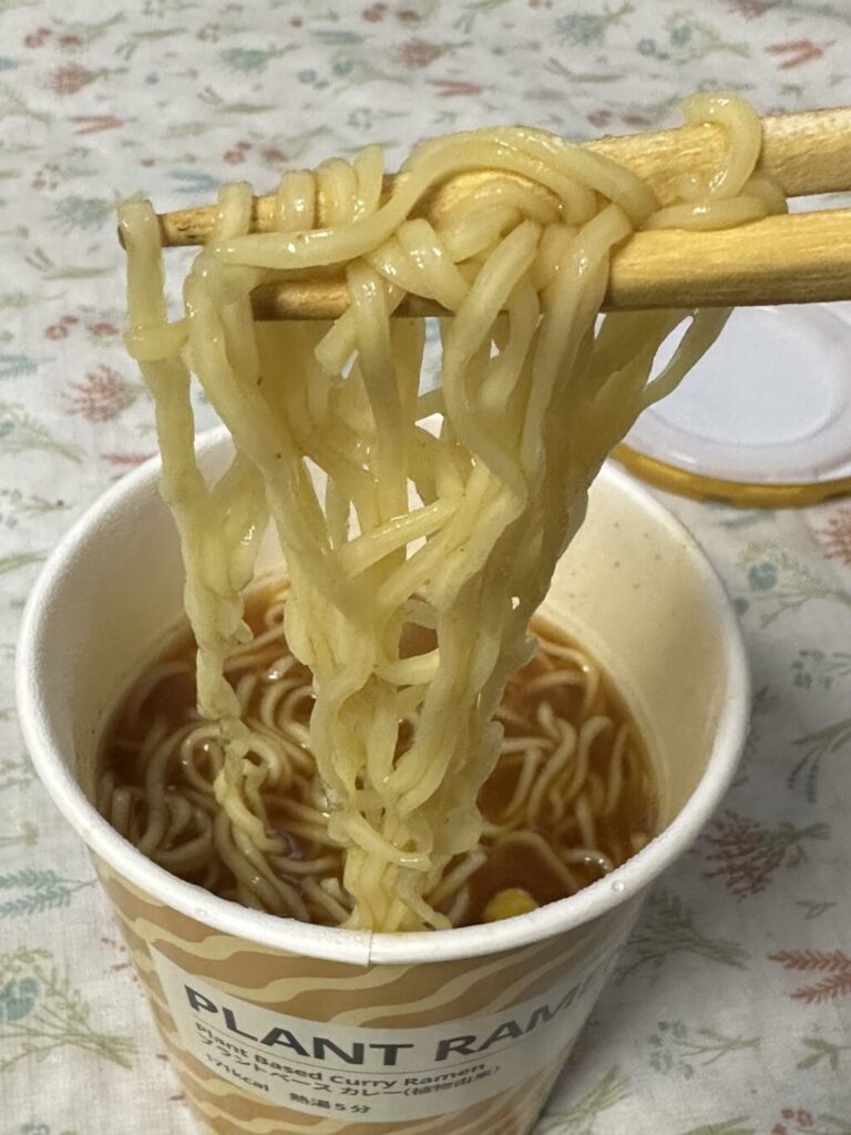 箸とカップ麺